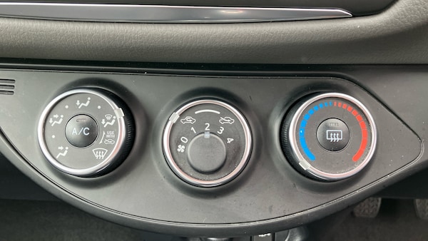 Used Toyota Yaris 2019 for sale - 76220696: Photo 34