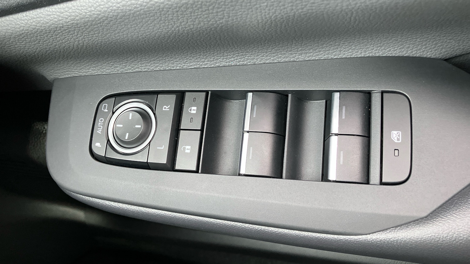 Used Toyota Prius 2025 for sale - 77151070: Photo 22