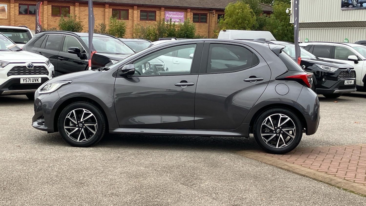 Used Toyota Yaris 2023 for sale - 76653084: Photo 17