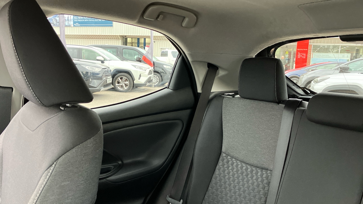 Used Toyota Yaris 2023 for sale - 76653084: Photo 24