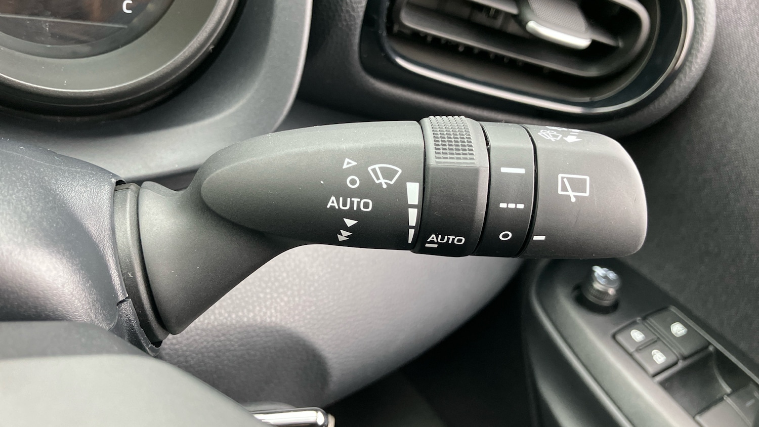 Used Toyota Yaris 2023 for sale - 76653084: Photo 39