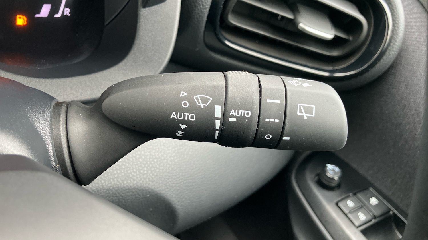 Used Toyota Yaris Cross 2024 for sale - 76384221: Photo 39