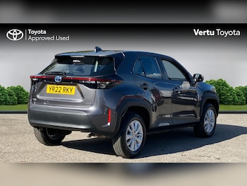 Used Toyota Yaris Cross 2022 for sale - 76184320: Photo 2