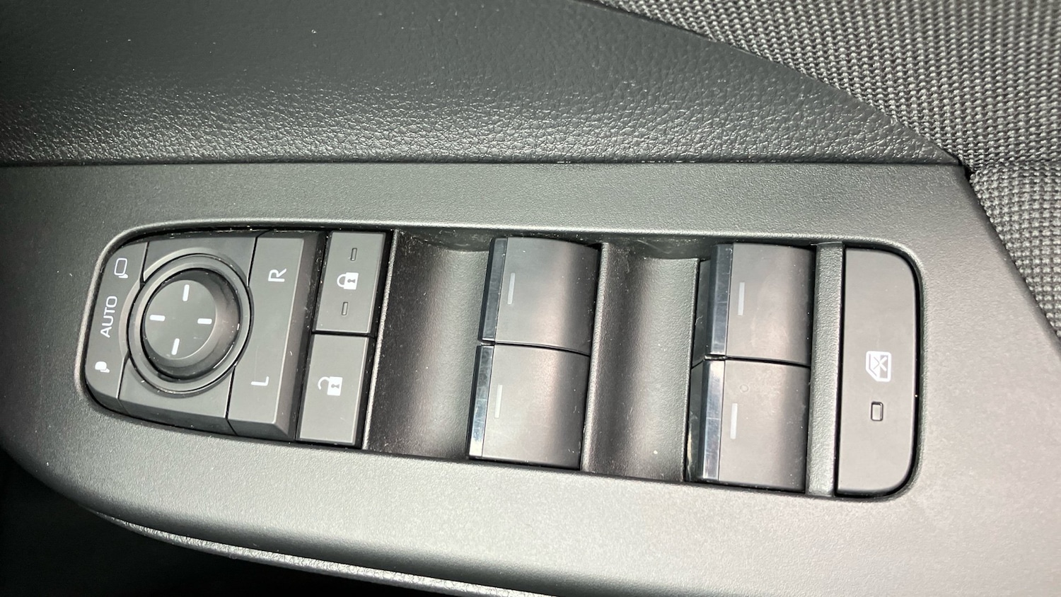 Used Toyota C-HR 2024 for sale - 76493668: Photo 22