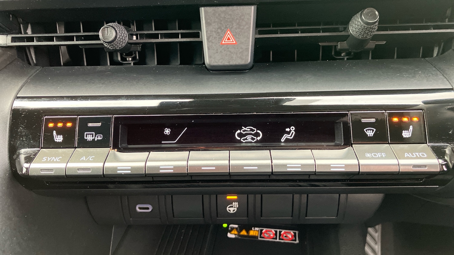 Used Toyota C-HR 2024 for sale - 76493668: Photo 34