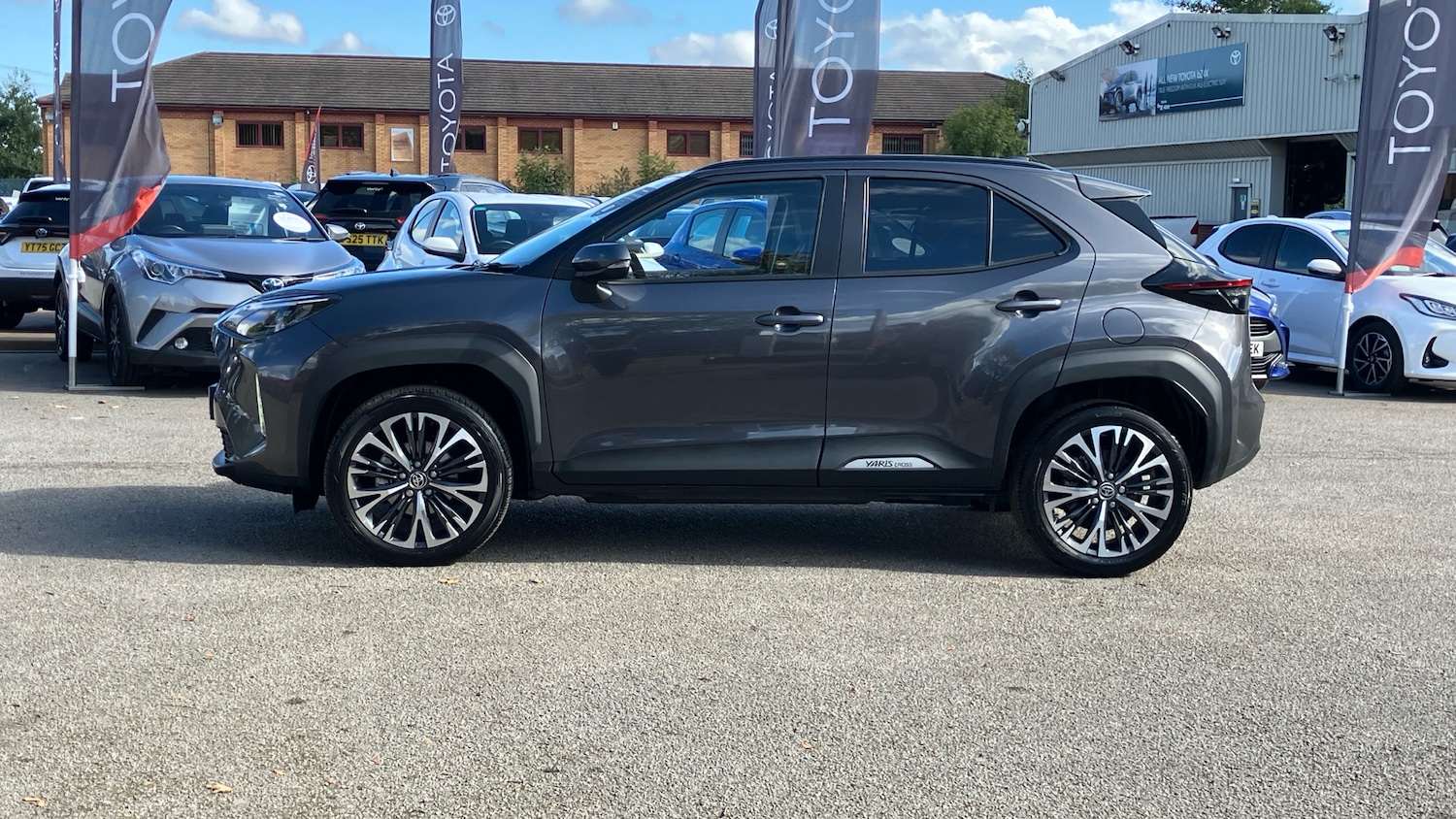 Used Toyota Yaris Cross 2023 for sale - 76027010: Photo 17