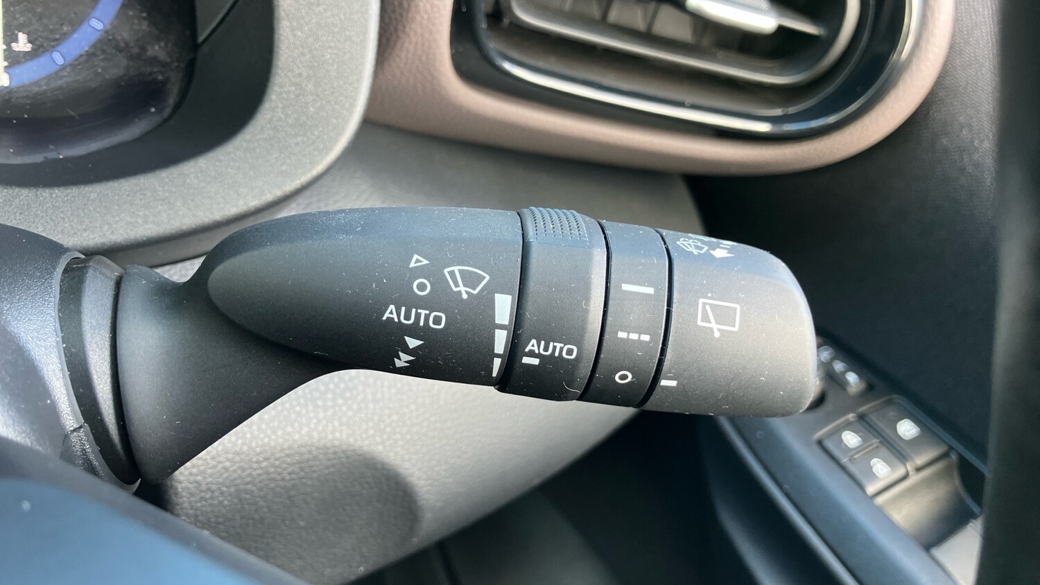 Used Toyota Yaris Cross 2023 for sale - 76027010: Photo 39