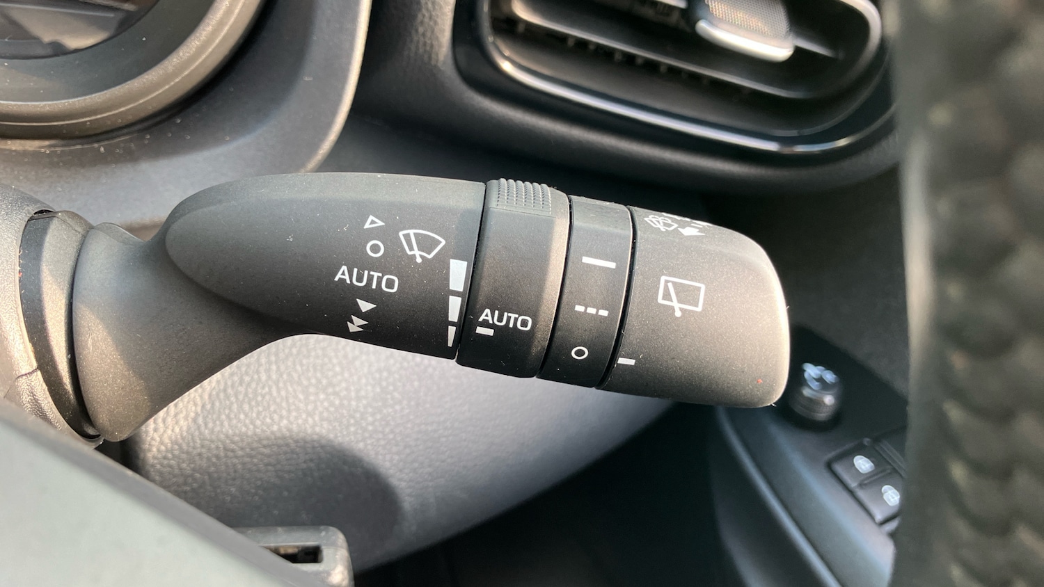 Used Toyota Yaris 2021 for sale - 77985209: Photo 39