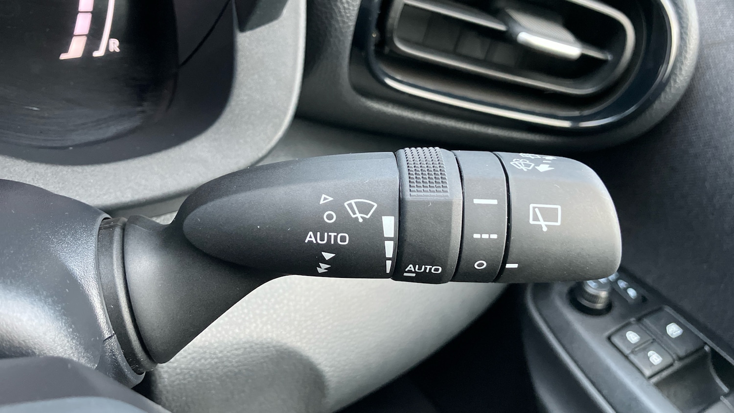 Used Toyota Yaris 2025 for sale - 76684771: Photo 39