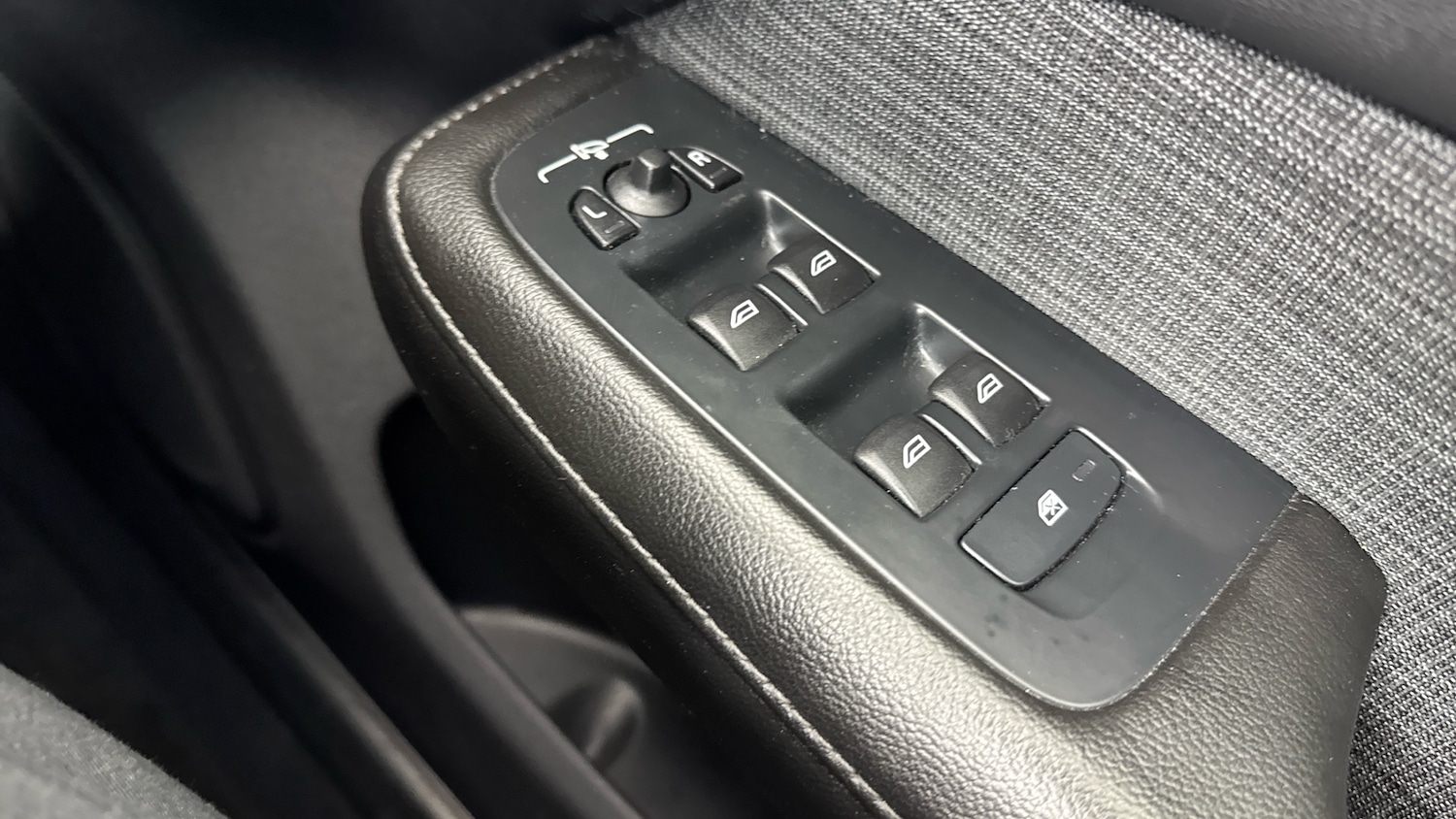 Used Volvo V60 2022 for sale - 76102645: Photo 23