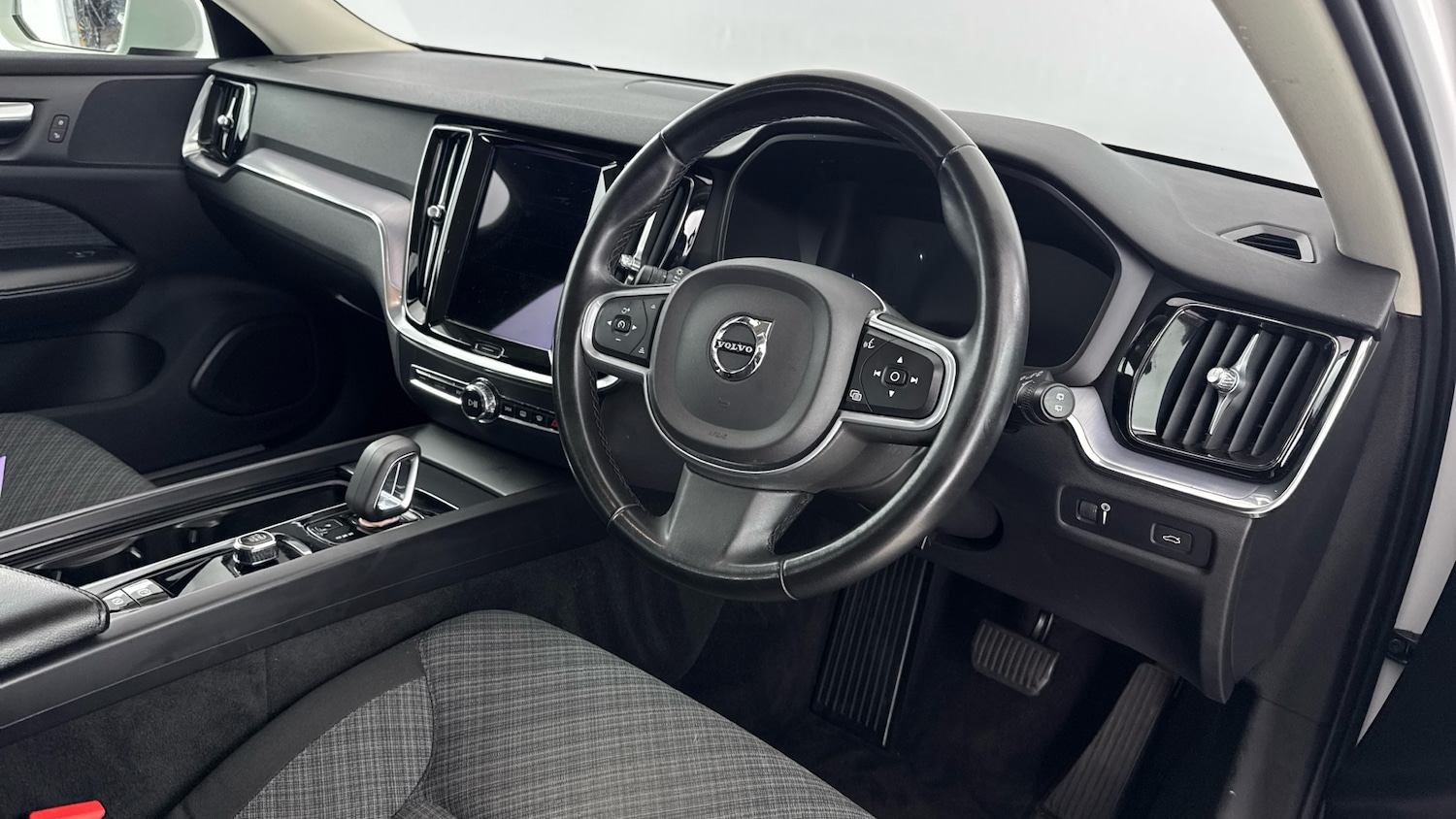 Used Volvo V60 2022 for sale - 76102645: Photo 44