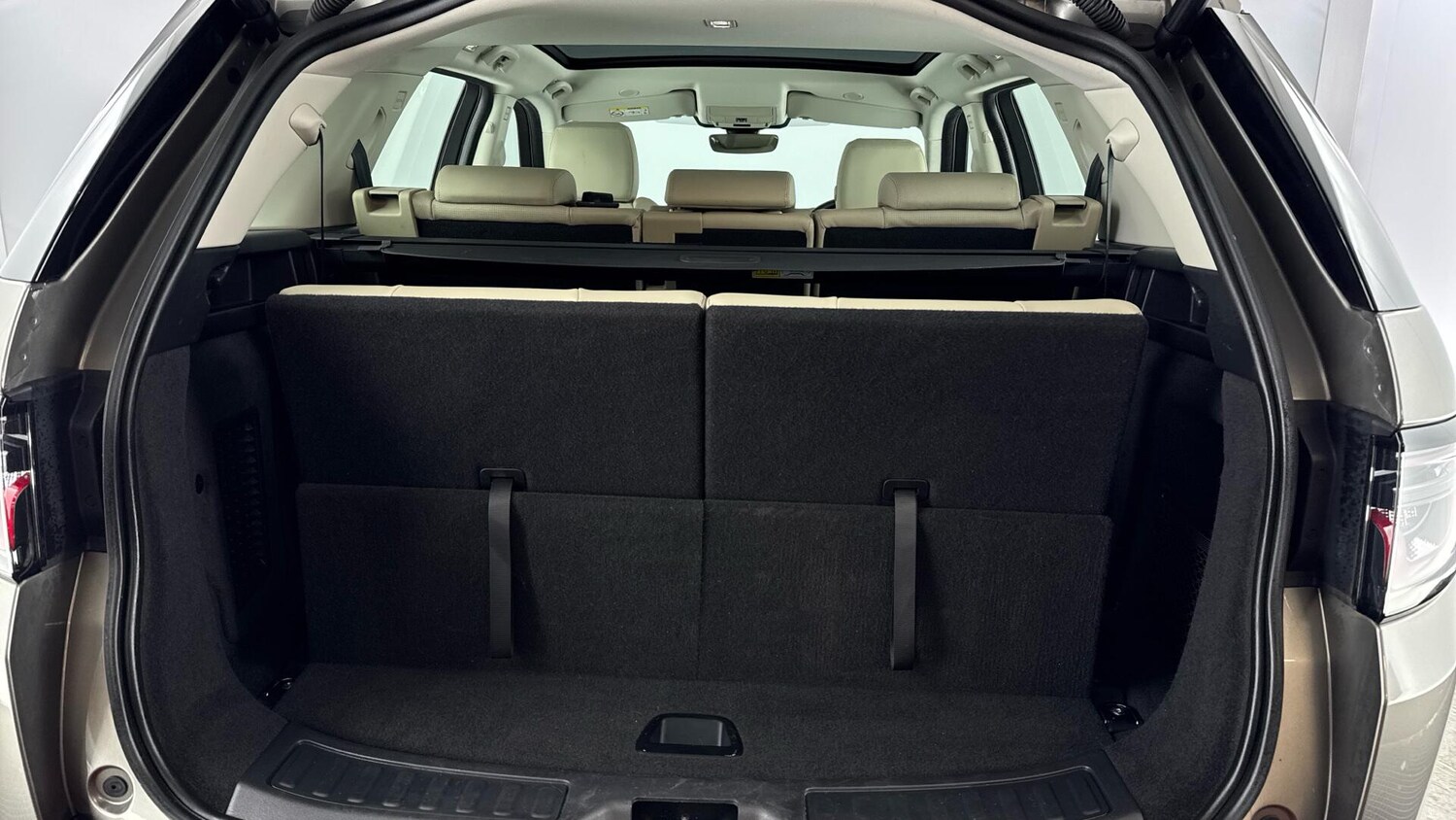 Used Land Rover Discovery Sport 2021 for sale - 77852963: Photo 15