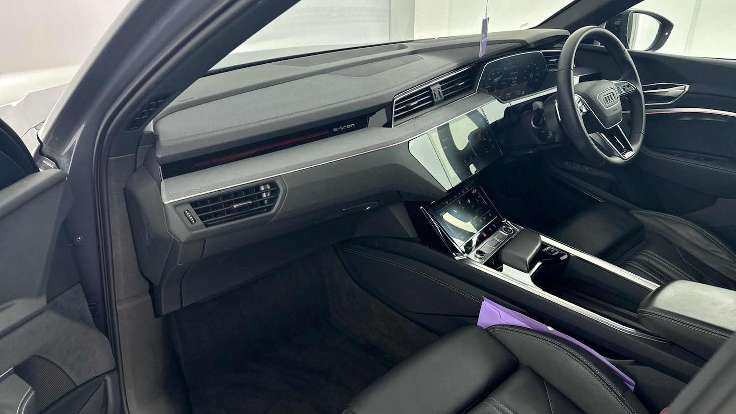 Used Audi Q8 e-tron 2023 for sale - 77343997: Photo 10