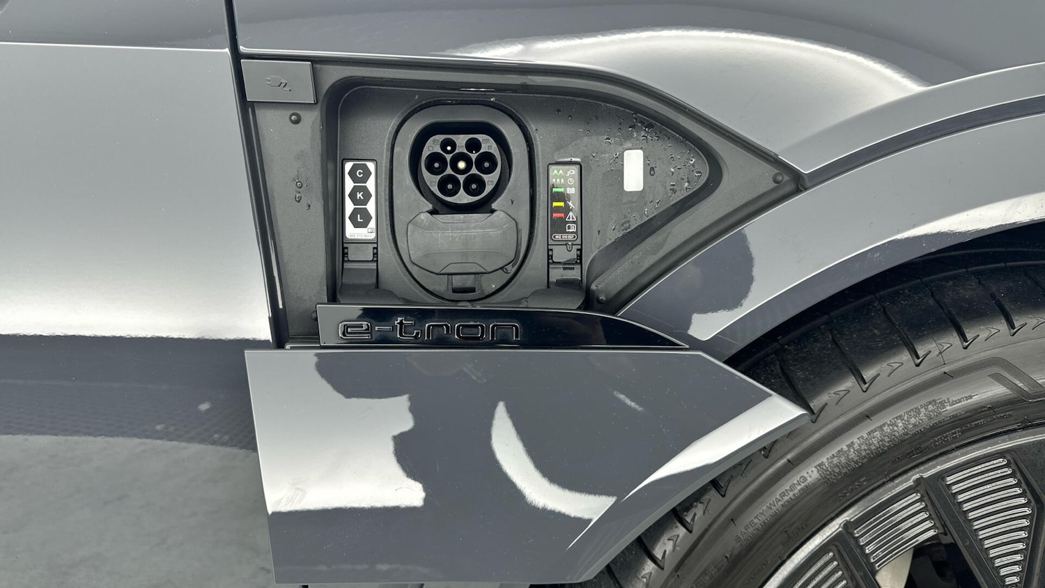 Used Audi Q8 e-tron 2023 for sale - 77343997: Photo 16