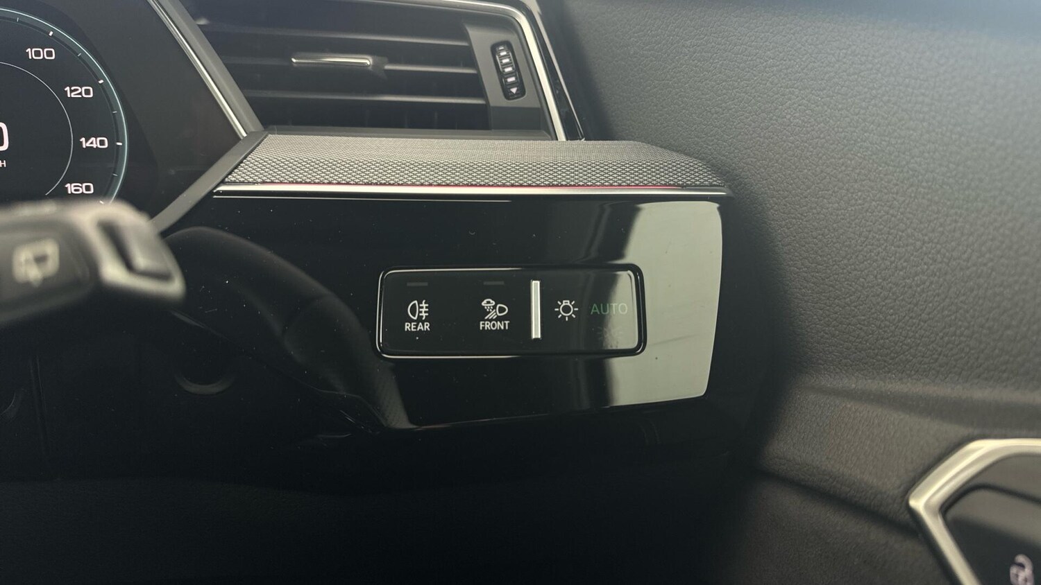 Used Audi Q8 e-tron 2023 for sale - 77343997: Photo 31