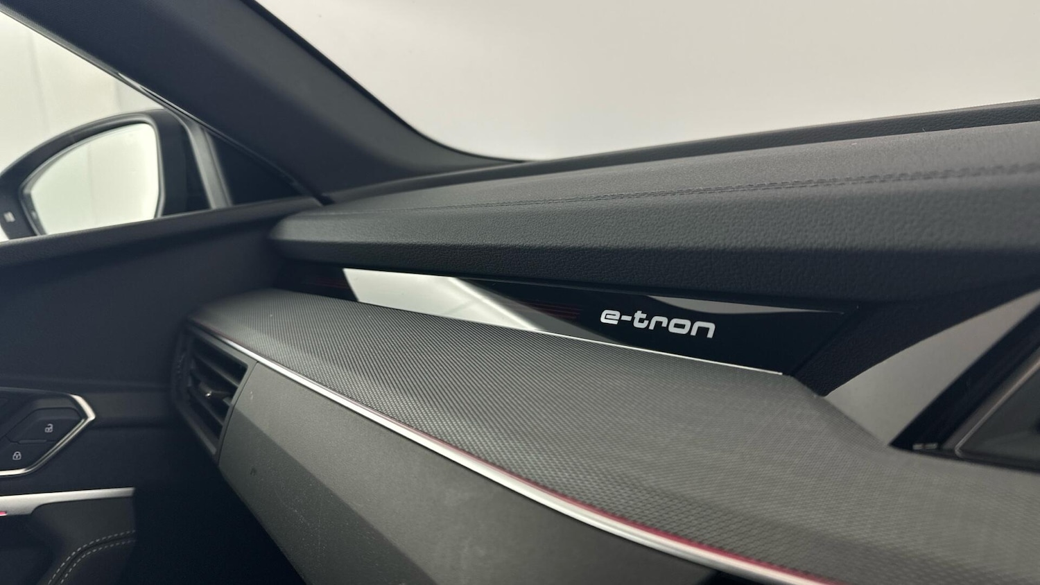 Used Audi Q8 e-tron 2023 for sale - 77343997: Photo 33