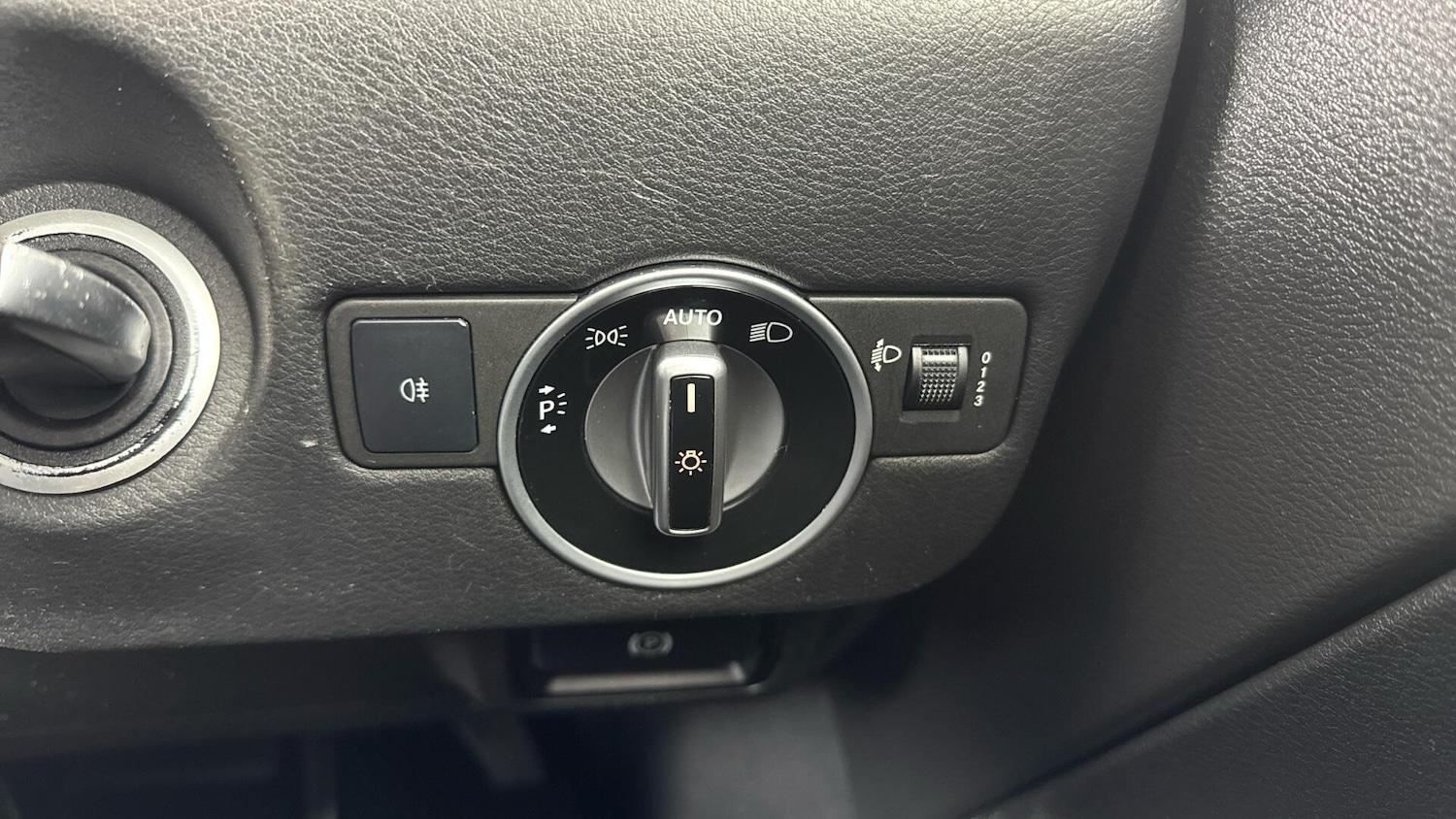 Used Infiniti Q30 2017 for sale - 77969855: Photo 25