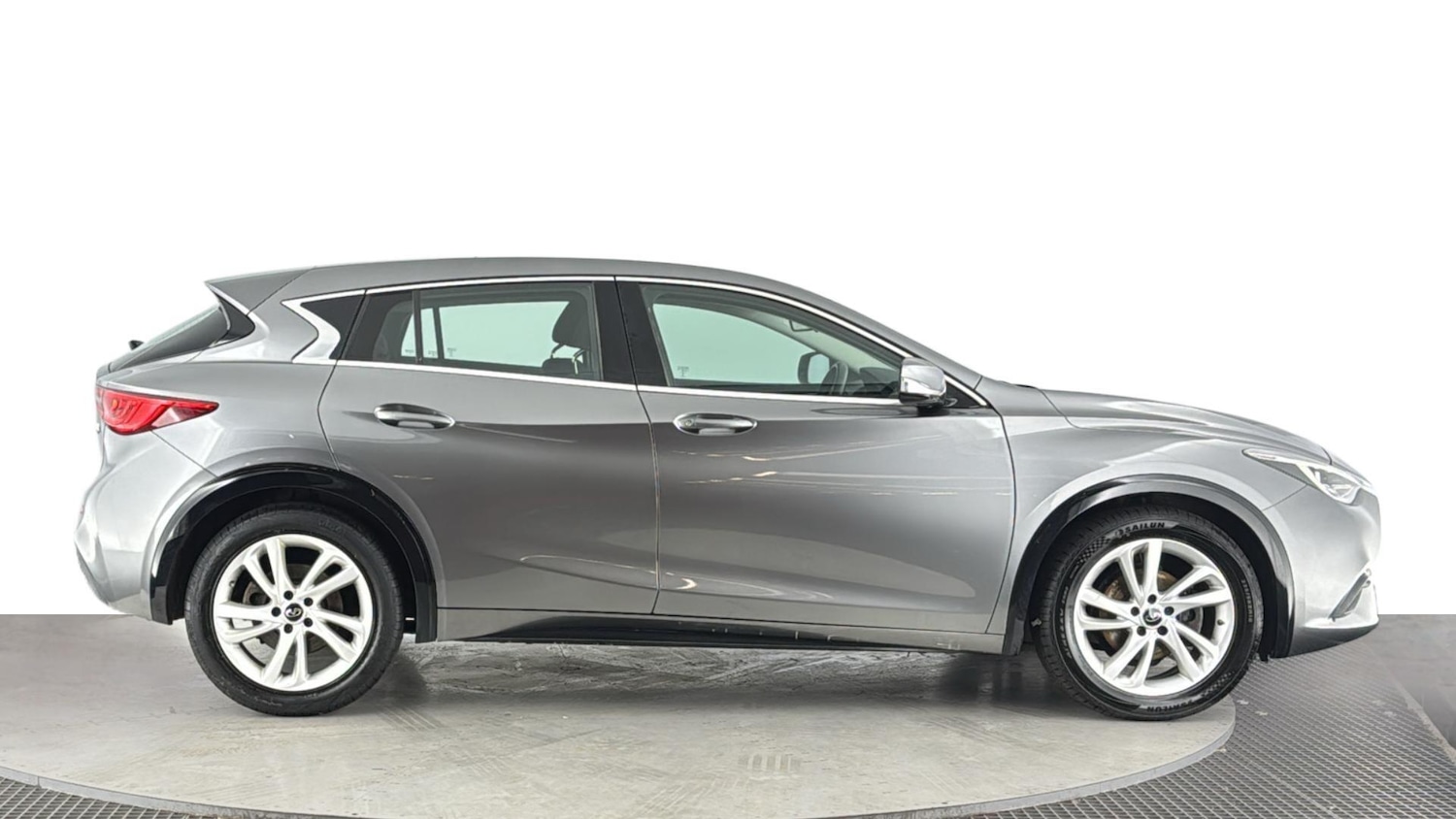 Used Infiniti Q30 2017 for sale - 77969855: Photo 3