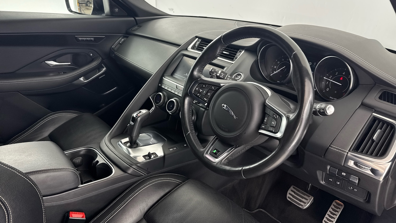 Used Jaguar E-Pace 2019 for sale - 76065793: Photo 9