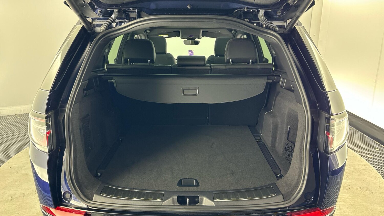 Used Land Rover Discovery Sport 2023 for sale - 78085851: Photo 15