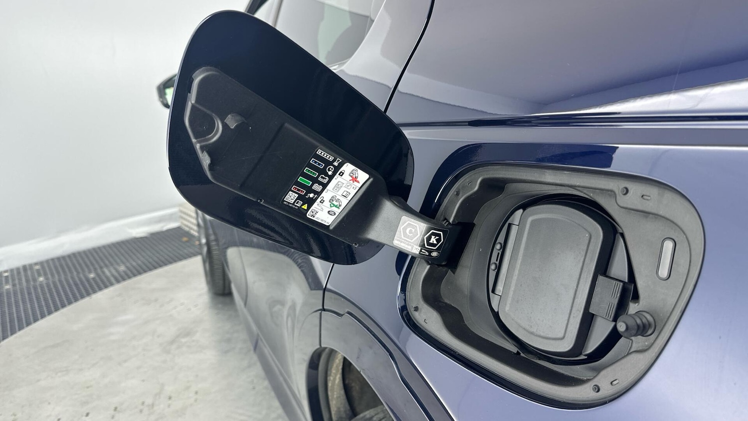 Used Land Rover Discovery Sport 2023 for sale - 78085851: Photo 16