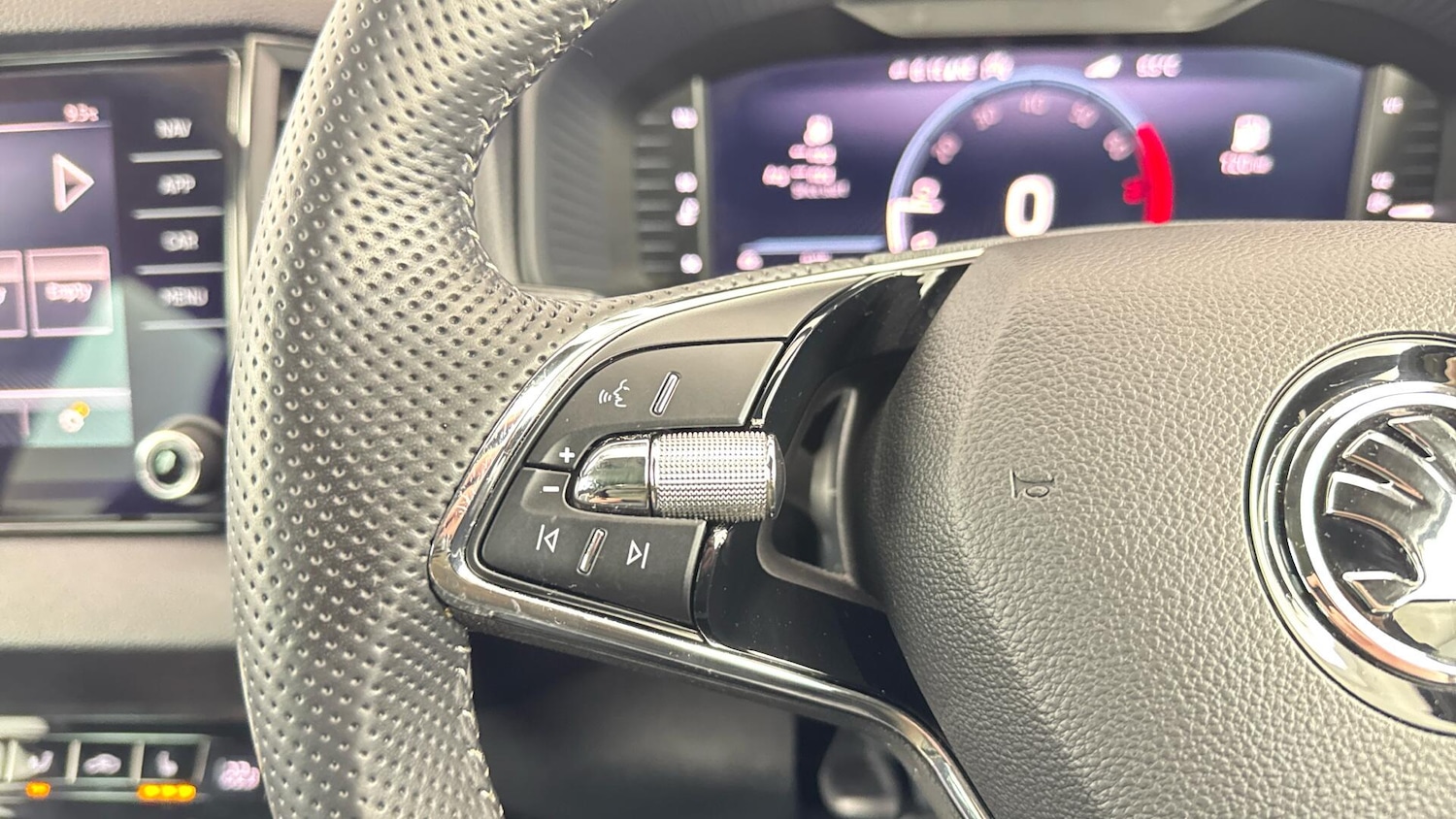 Used Skoda Karoq 2021 for sale - 77993657: Photo 18