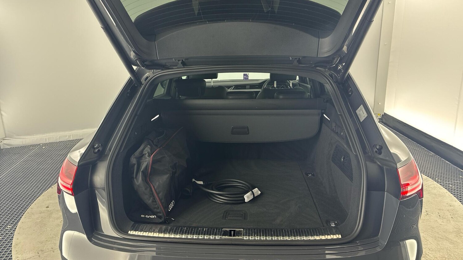 Used Audi Q8 2023 for sale - 78034342: Photo 15