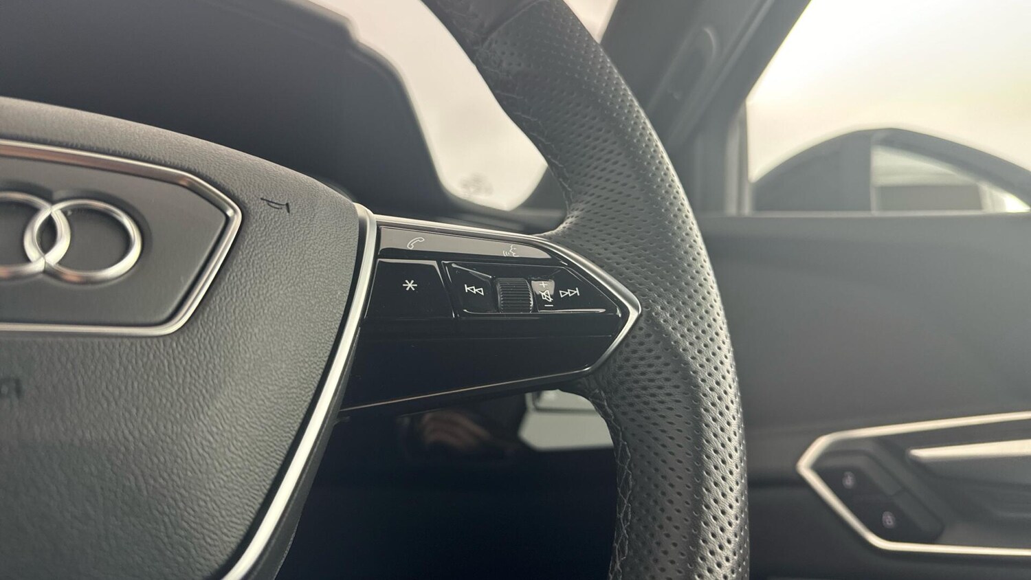 Used Audi Q8 2023 for sale - 78034342: Photo 17