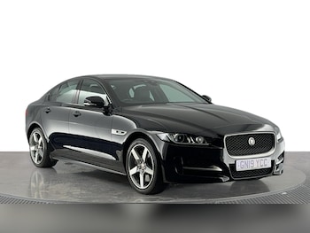 Used Jaguar XE 2019 for sale - 76048772: Photo 2