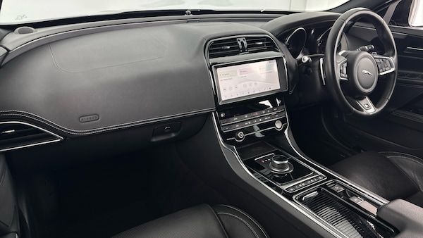 Used Jaguar XE 2019 for sale - 76048772: Photo 45
