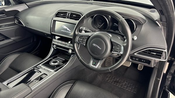 Used Jaguar XE 2019 for sale - 76048772: Photo 9