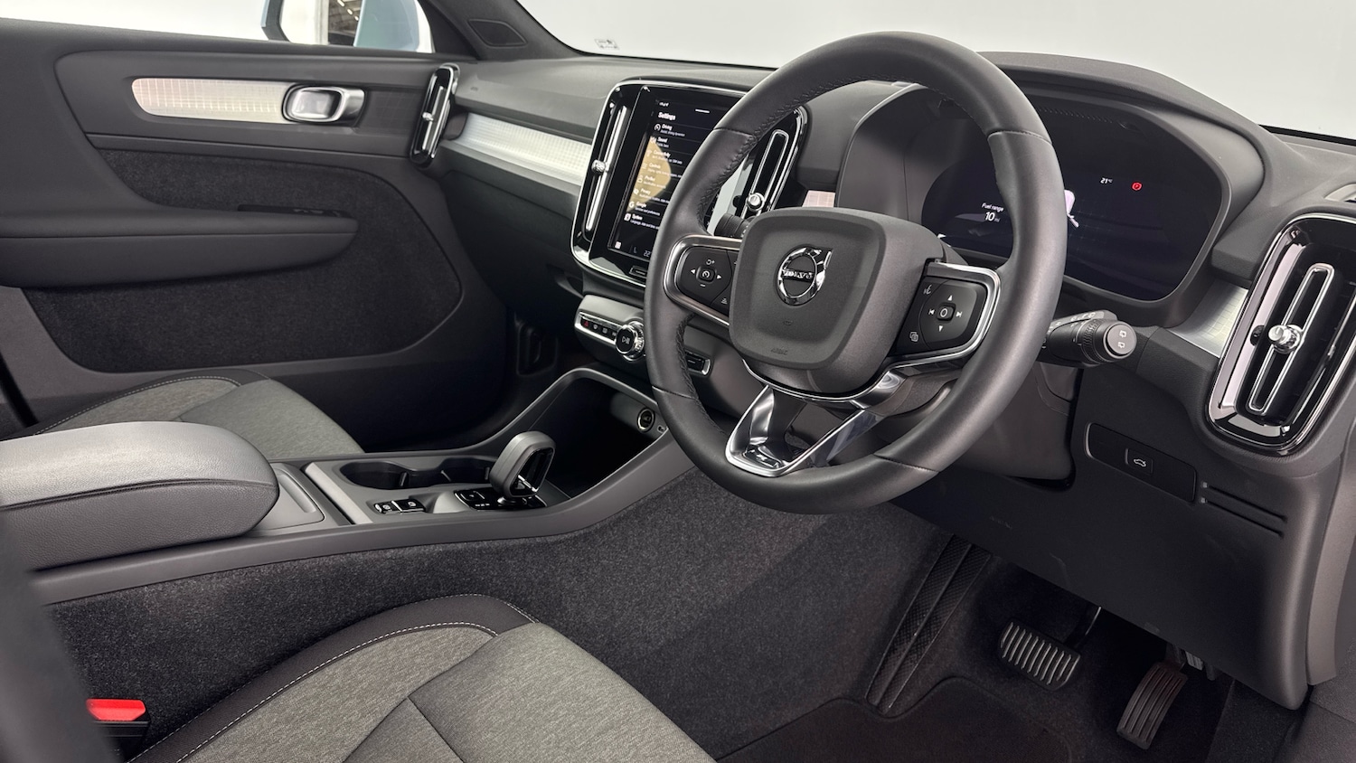 Used Volvo XC40 2023 for sale - 76093394: Photo 10