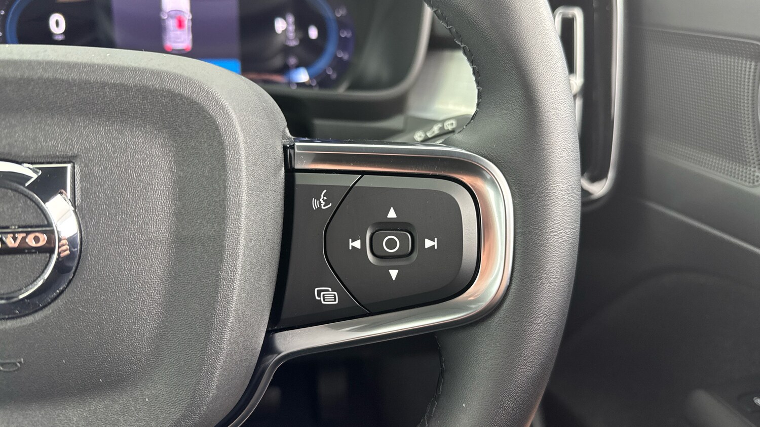 Used Volvo XC40 2023 for sale - 76093394: Photo 21