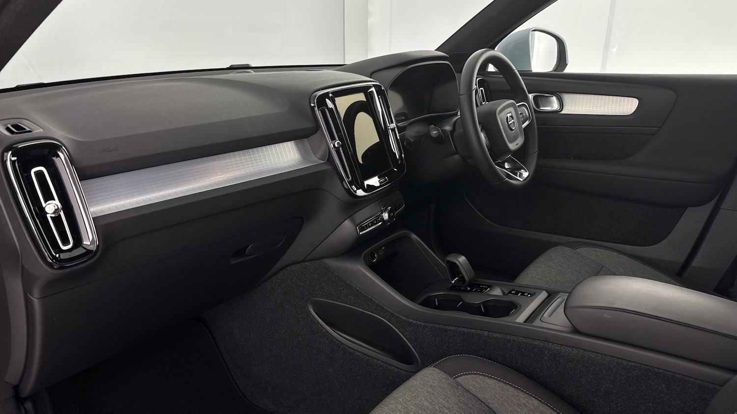 Used Volvo XC40 2023 for sale - 76093394: Photo 44
