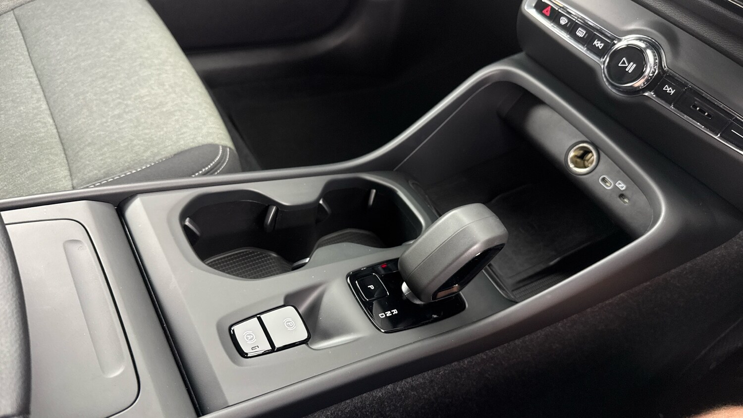 Used Volvo XC40 2023 for sale - 76093394: Photo 54
