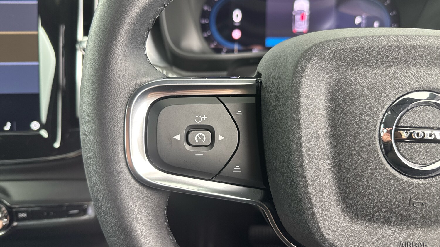 Used Volvo XC40 2023 for sale - 76093394: Photo 55