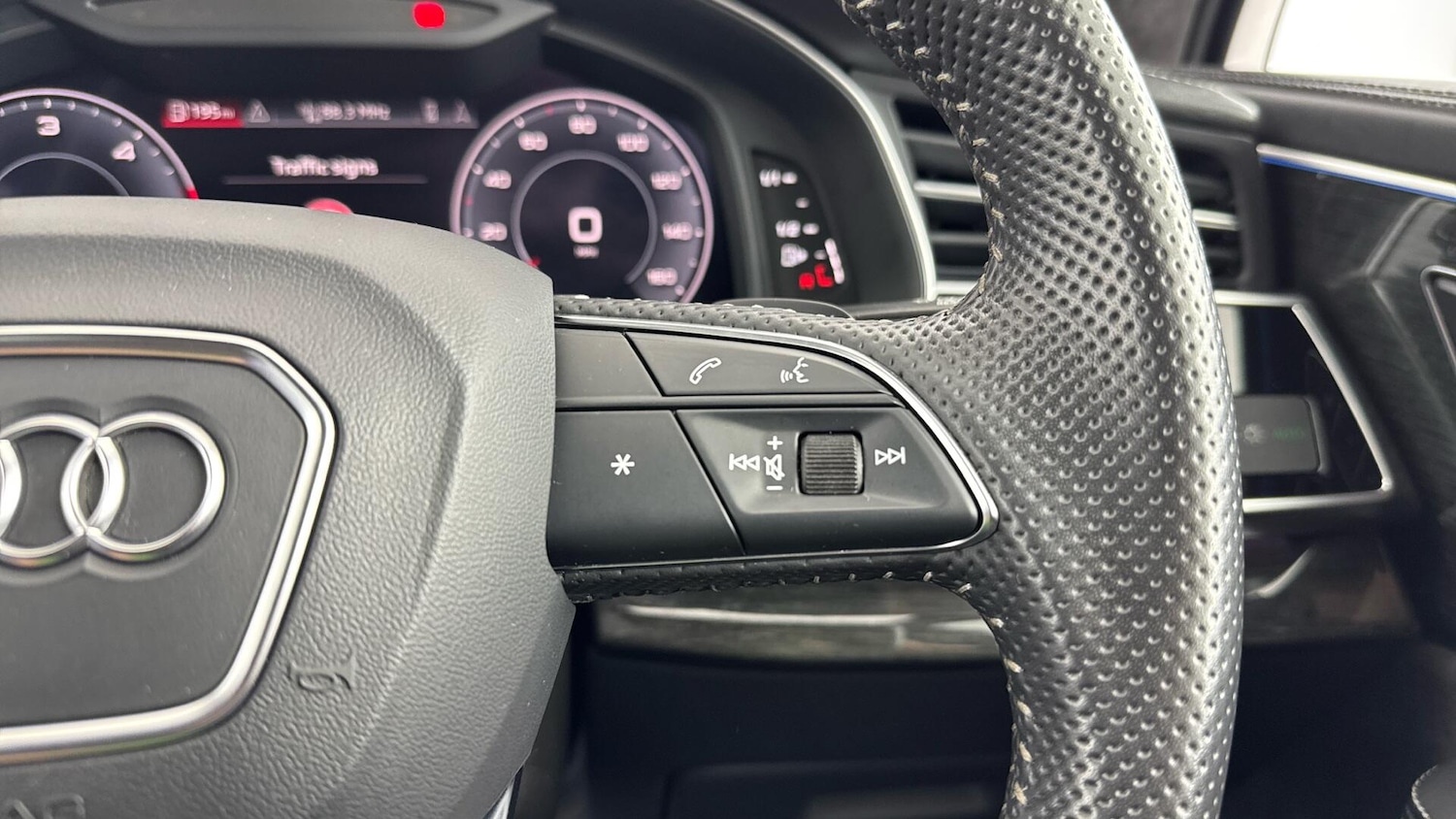 Used Audi Q7 2020 for sale - 77940351: Photo 23