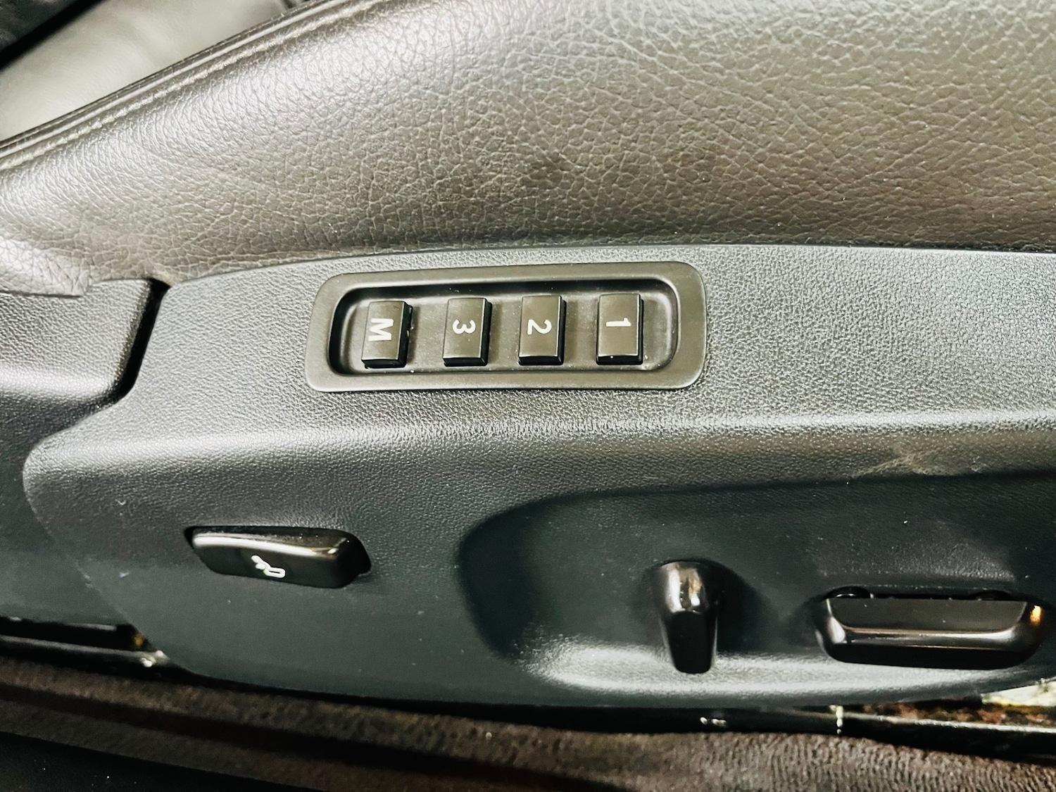 Used Saab 9-3 2010 for sale - 78027357: Photo 27