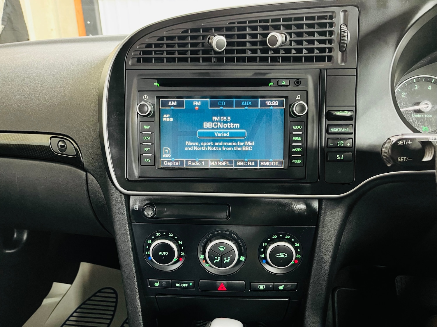 Used Saab 9-3 2010 for sale - 78027357: Photo 35