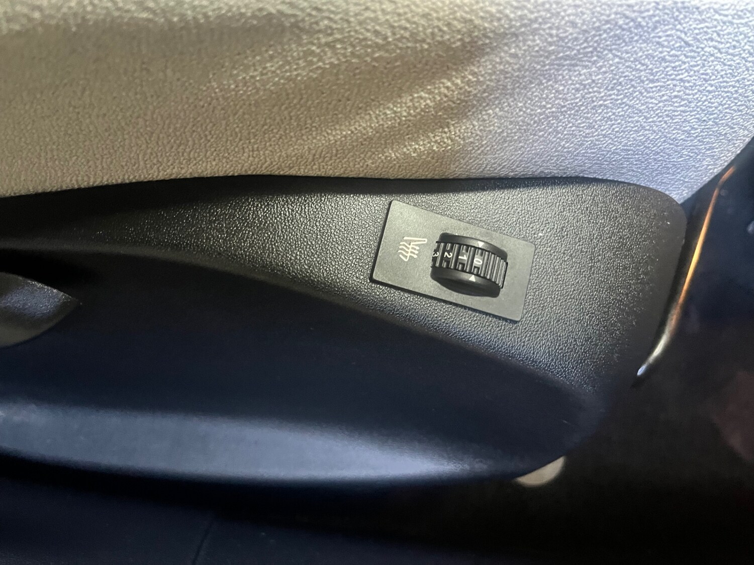 Used Peugeot 208 2015 for sale - 78028040: Photo 17