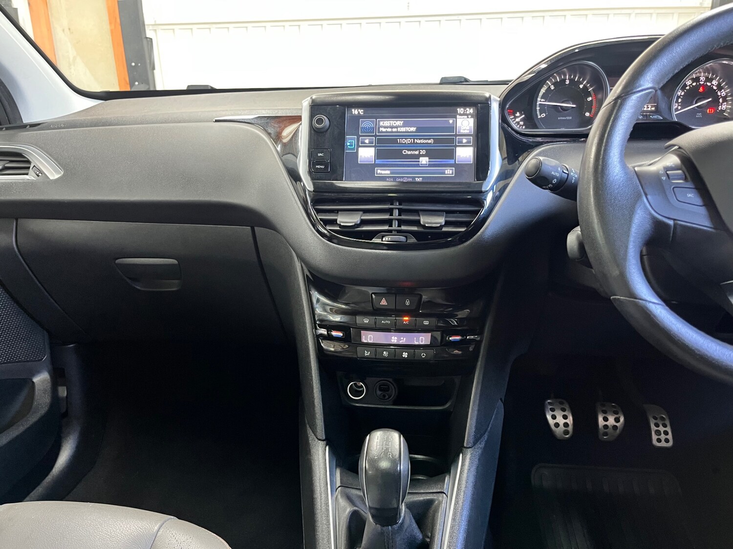 Used Peugeot 208 2015 for sale - 78028040: Photo 26