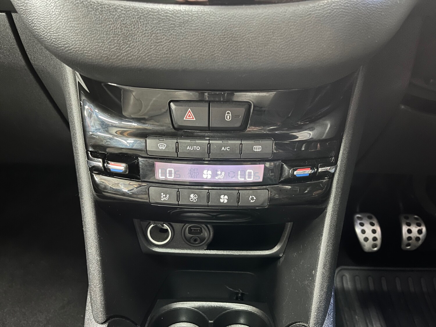 Used Peugeot 208 2015 for sale - 78028040: Photo 28