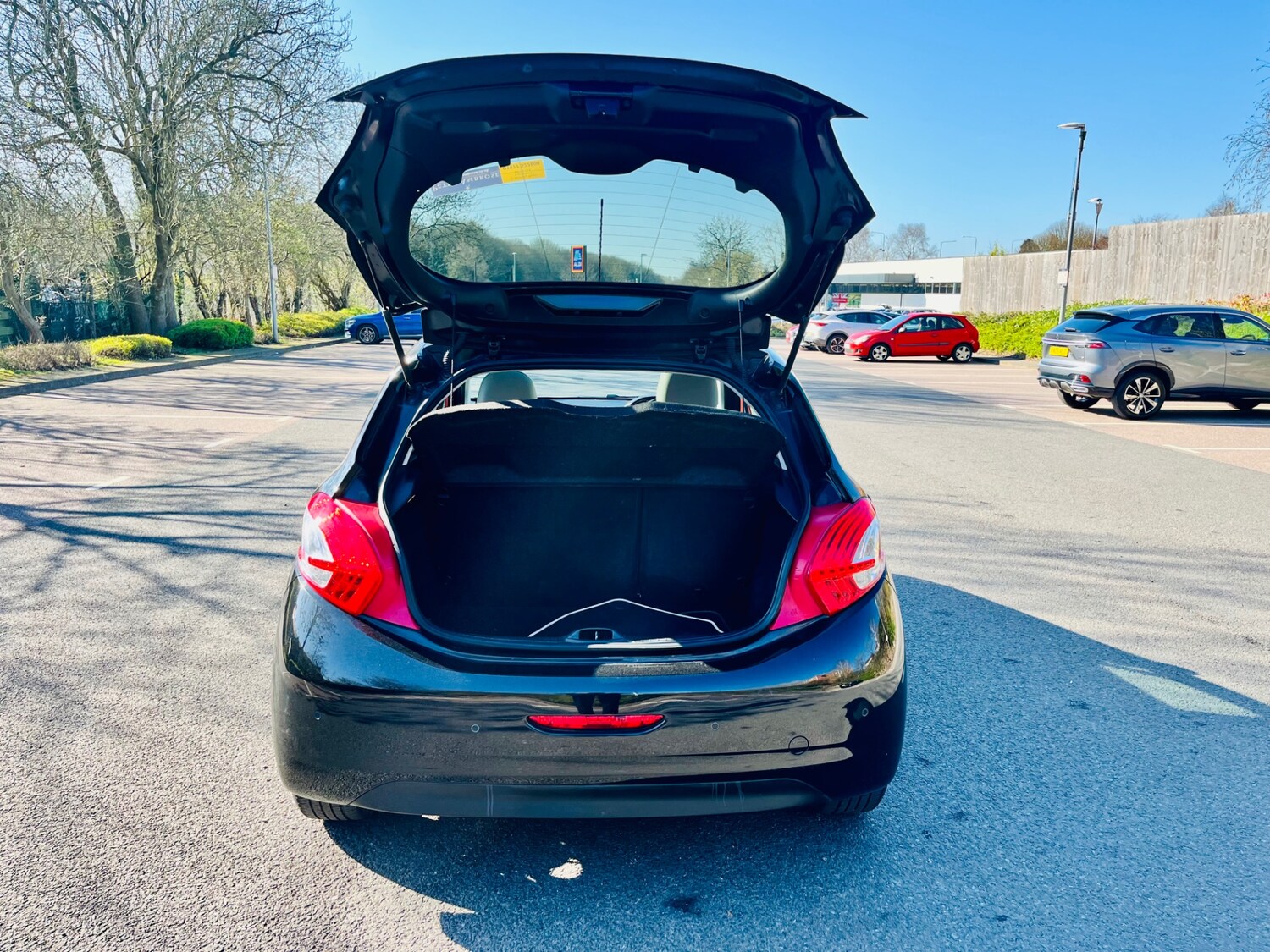 Used Peugeot 208 2015 for sale - 78028040: Photo 41