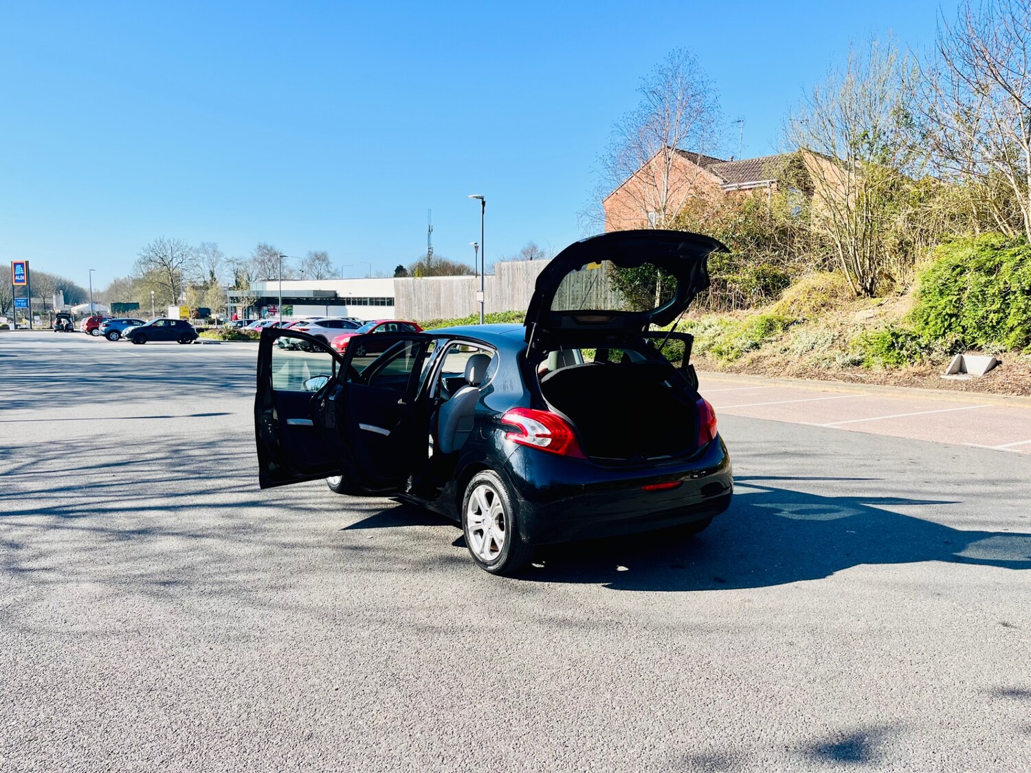 Used Peugeot 208 2015 for sale - 78028040: Photo 55