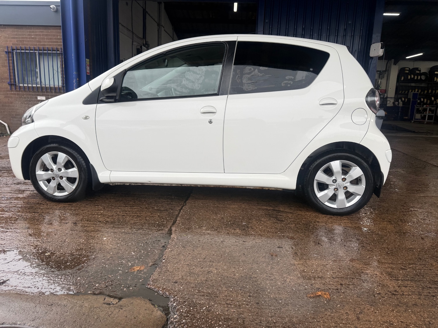Used Toyota AYGO 2011 for sale - 78018677: Photo 4