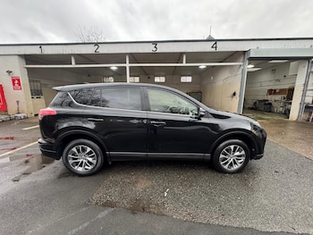 Used Toyota RAV4 2017 for sale - 77141035: Photo