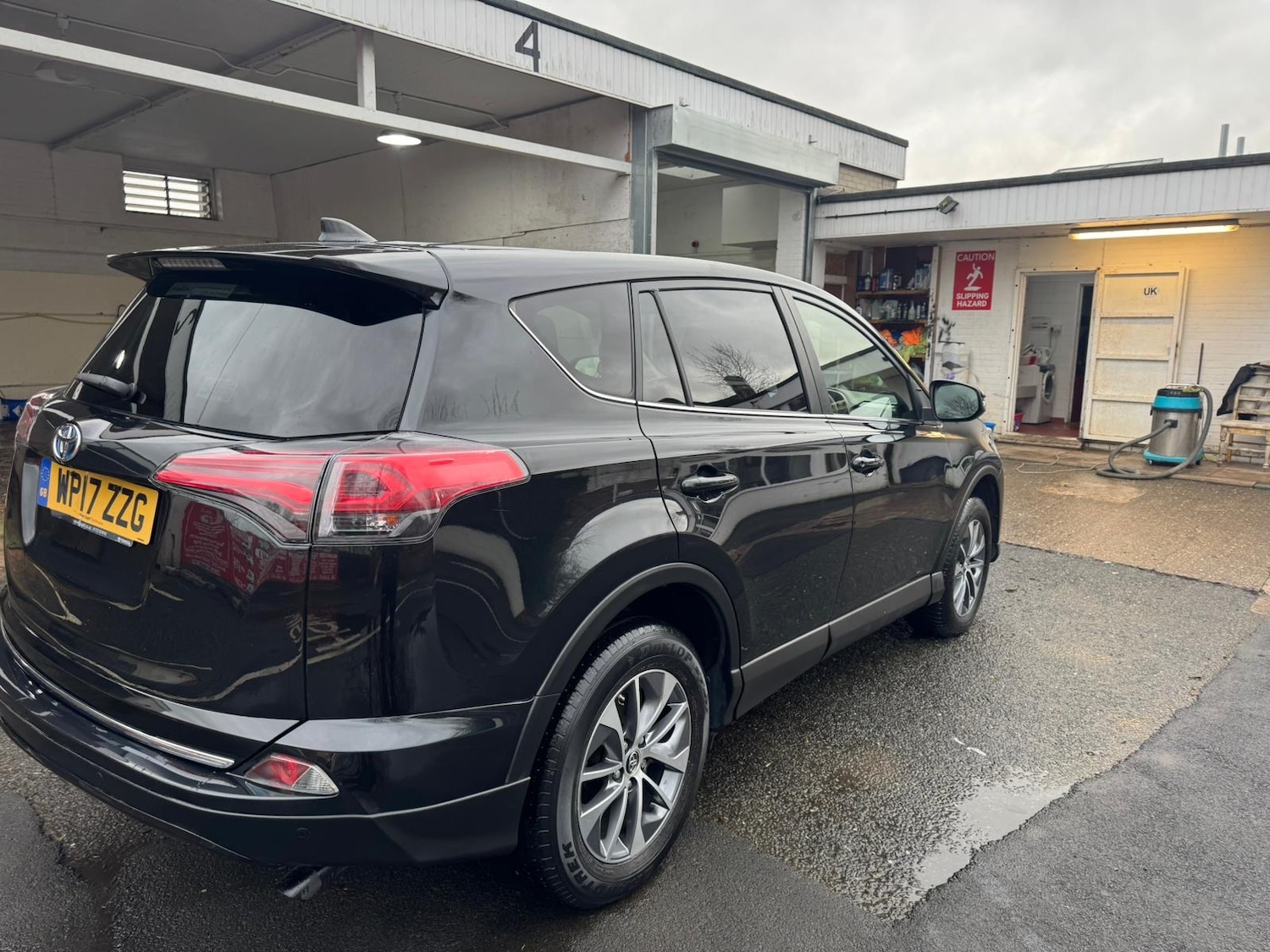 Used Toyota RAV4 2017 for sale - 77141035: Photo 6