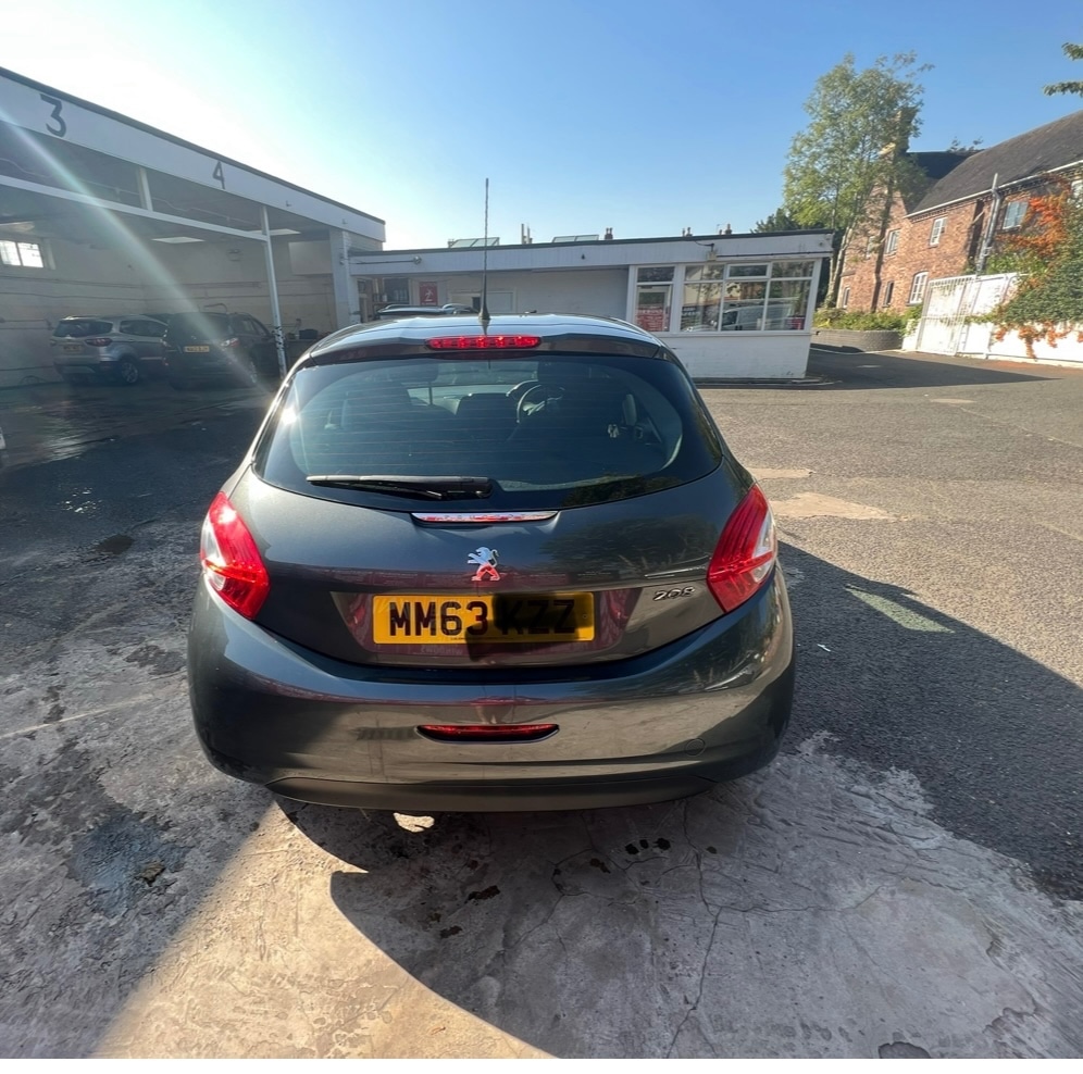 Used Peugeot 208 2014 for sale - 76192509: Photo 11