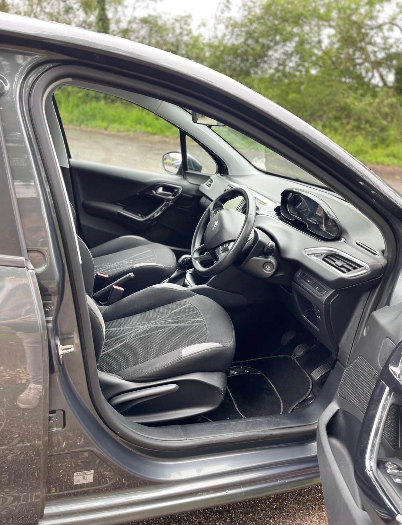 Used Peugeot 208 2014 for sale - 76192509: Photo 2