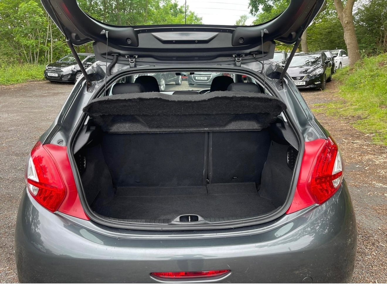 Used Peugeot 208 2014 for sale - 76192509: Photo 4